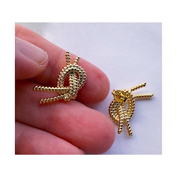 Women Small Pierced Twisted Knotted Knot Metal Stud Earrings Gold Tone NWOT - Picture 4 of 7